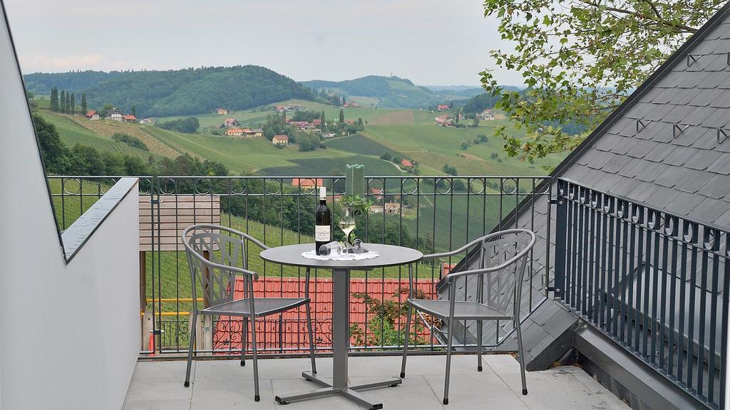 Weinrefugium Brolli Hotel Gamlitz Exterior photo